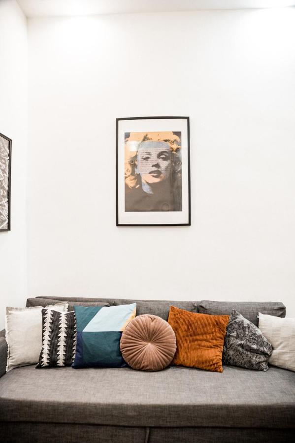 Stylish And Spacious ! Central Location Kazincy Netflix بودابست المظهر الخارجي الصورة