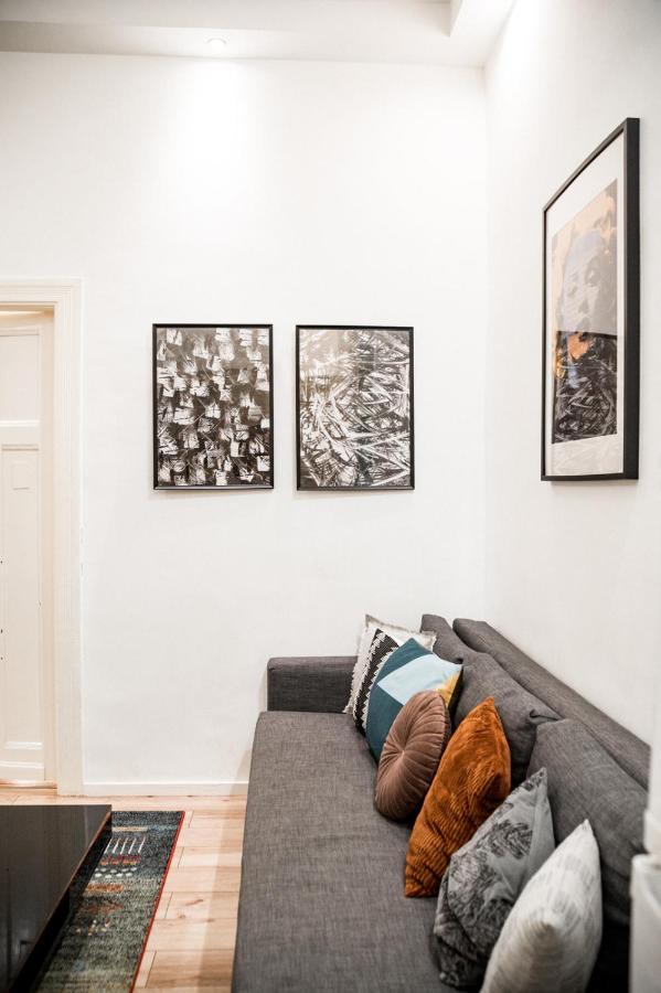 Stylish And Spacious ! Central Location Kazincy Netflix بودابست المظهر الخارجي الصورة